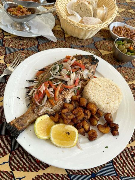 Plat poisson grillé exotique