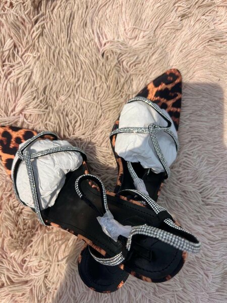 Leopard print heel