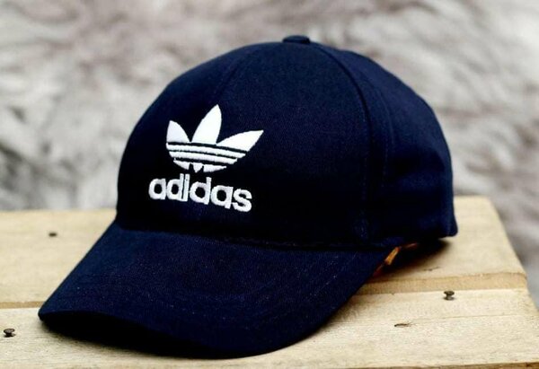 Casquette de marque moderne