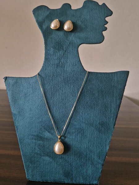 Elegant Pearl Necklace Set