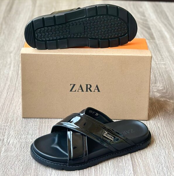 Sandales plates en cuir noir pour homme