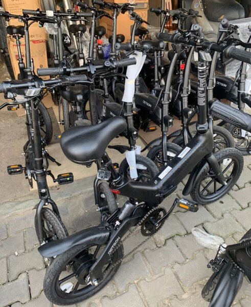 Vélo électrique pliant compact