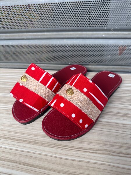 Sandales artisanales colorées