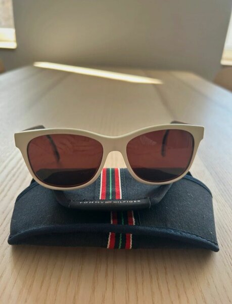 Lunettes de Soleil Tommy