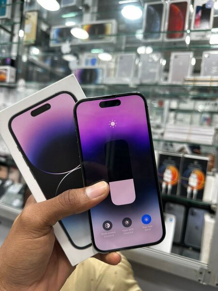 iPhone 14 Pro 128go quasi neuf avec son carton