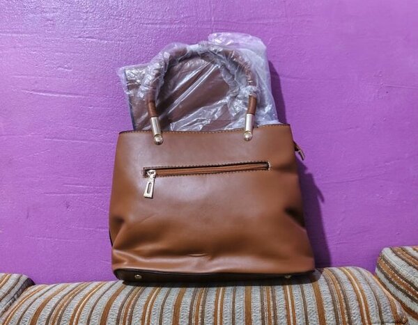 Sac à main en cuir marron pour femme