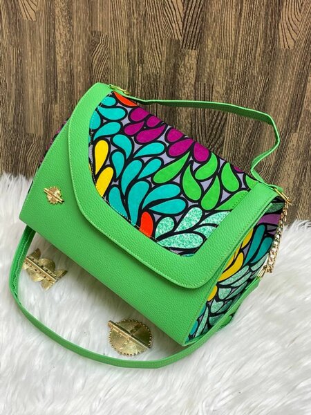 Sac à main vert en cuir