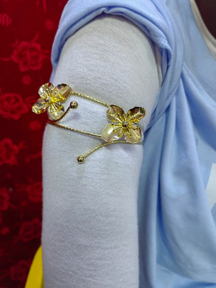 Bracelets de bras élégants dorés