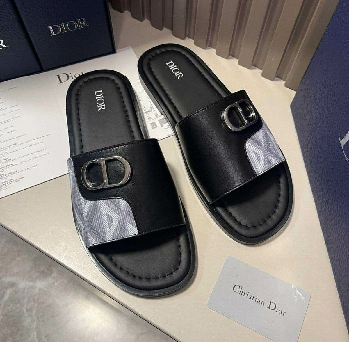 Sandale Christian Dior ( original dans carton)