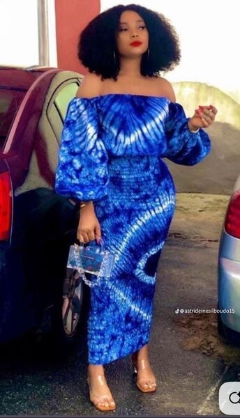 Robe élégante en soie imprimée