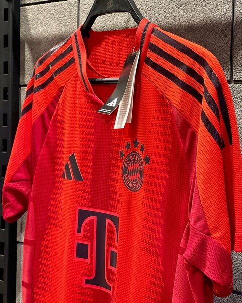 FC BAYERN MUNICH Home 24/25 Jersey