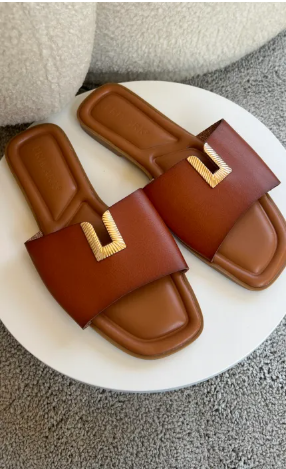 Carelle brown slipper