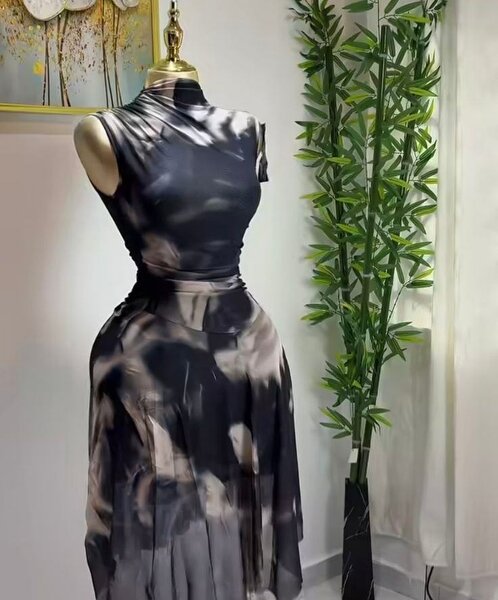Robe longue noire et grise élégante
