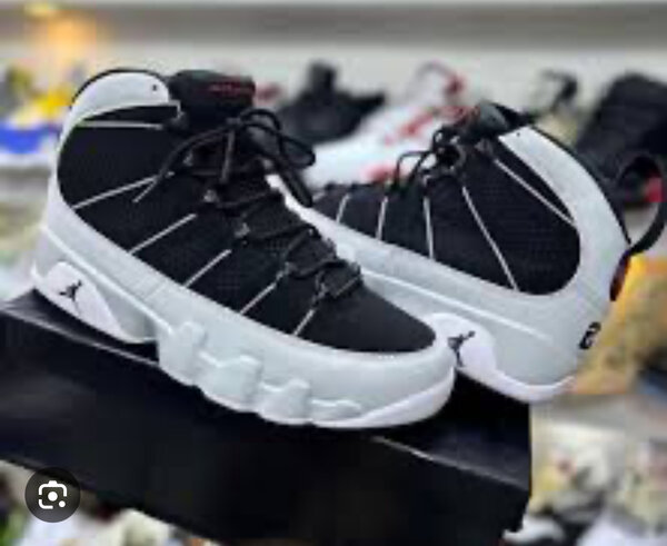 Baskets Air Jordan Noir et Gris