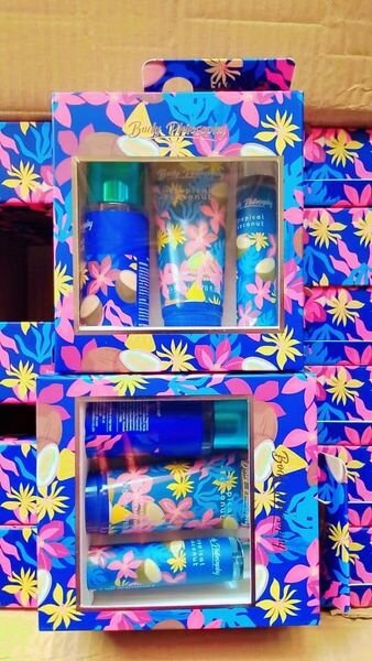 Coffret ( brume 88 ml, crème pour le corps et parfum bic)