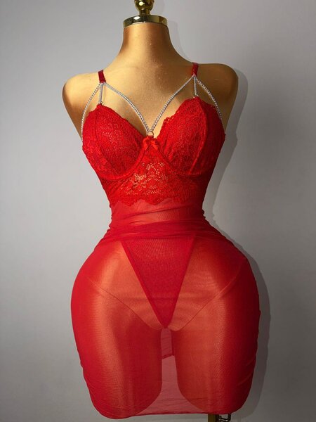 Robe en dentelle rouge sexy