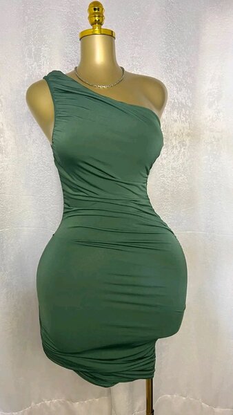 Robe asymétrique élégante