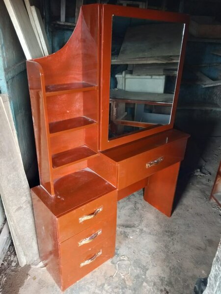 Meuble de salle de bain avec miroir