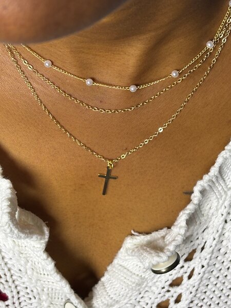 Collier multi-rang perles et croix