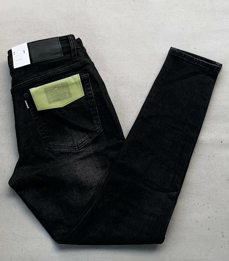 Les pantalons sont disponibles