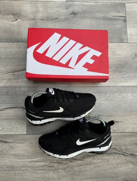 Chaussures Nike Homme Noir et Blanc