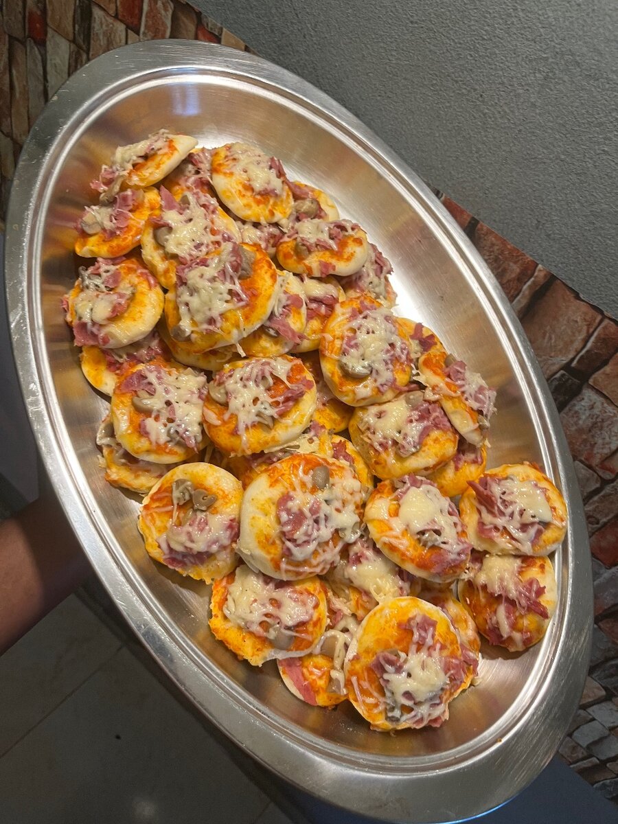 Mini-pizzas savoureuses aux champignons