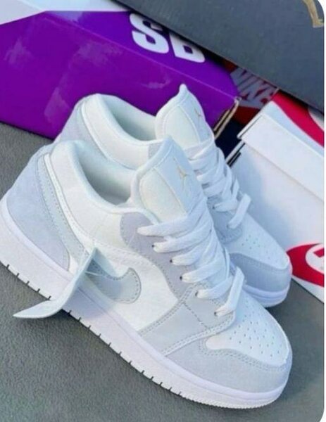 Chaussures Nike Air Jordan blanches