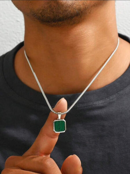 Collier homme pendentif vert