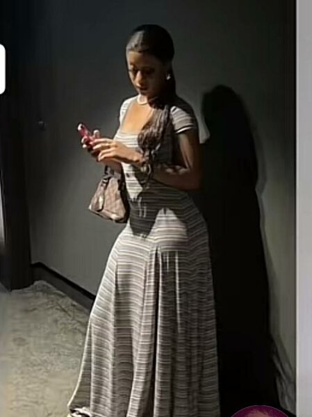 Robe longue rayée élégante