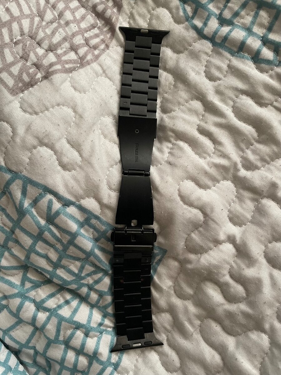 Uk pre owned Apple Watch straps for 41/43/45mm At k150 each