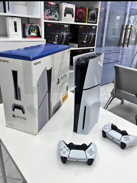 Console PS5 avec Manettes