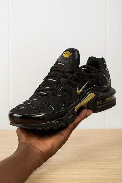 Chaussures de sport noires modernes