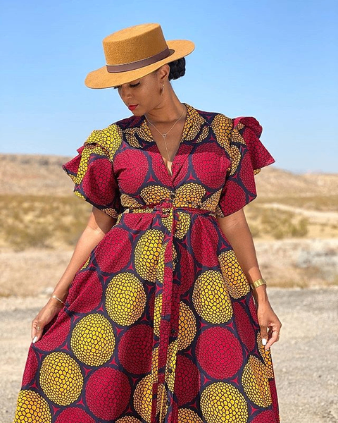 Robe colorée avec motifs