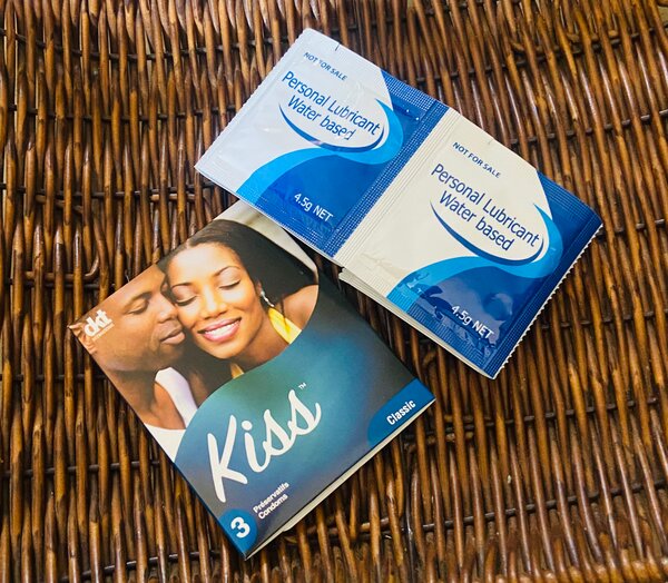 3 Préservatifs + 2 Lubrifiants