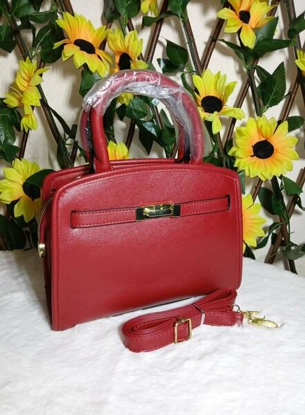 Sac à main élégant rouge