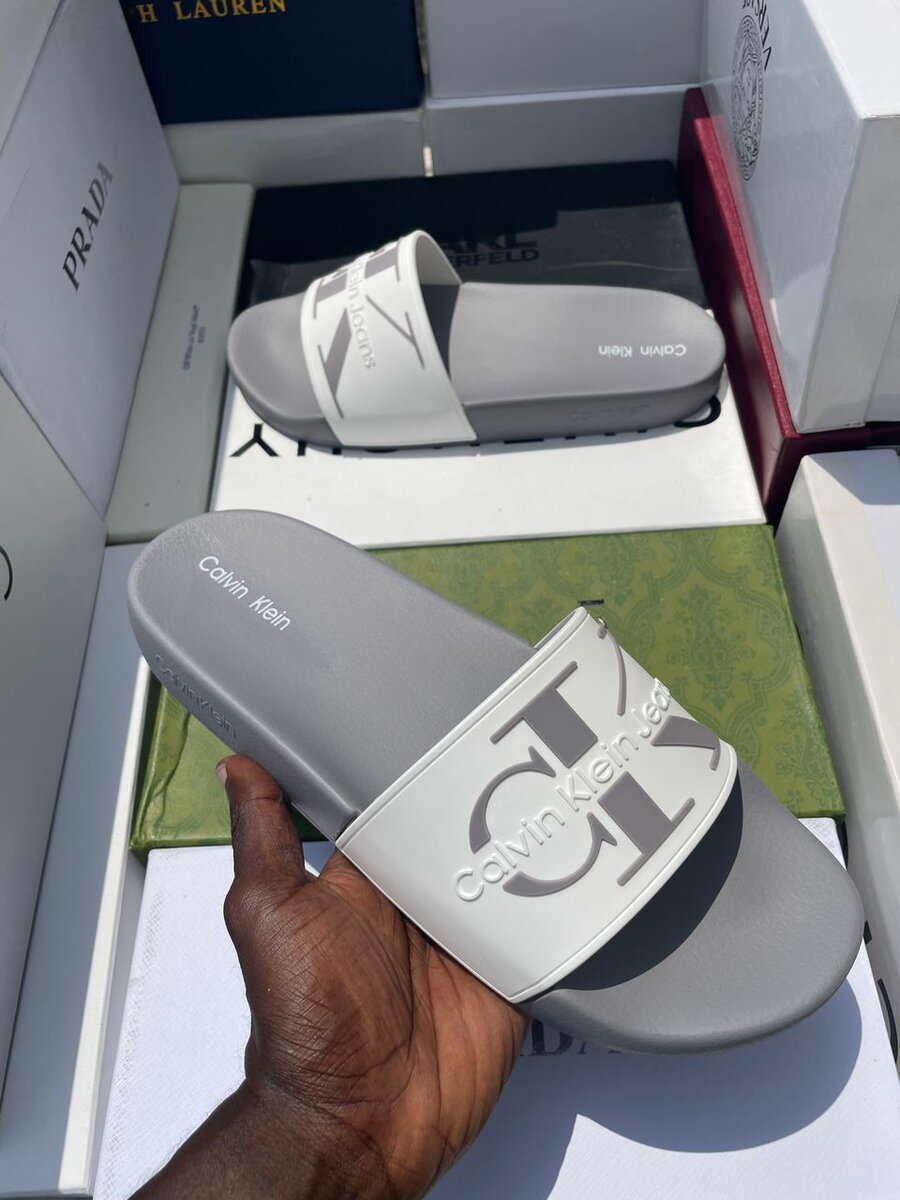 Claquettes Calvin Klein élégantes