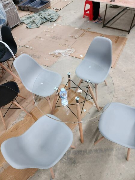 Table à manger 4 chaises