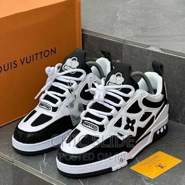 LOUIS VUITTON SNEAKER