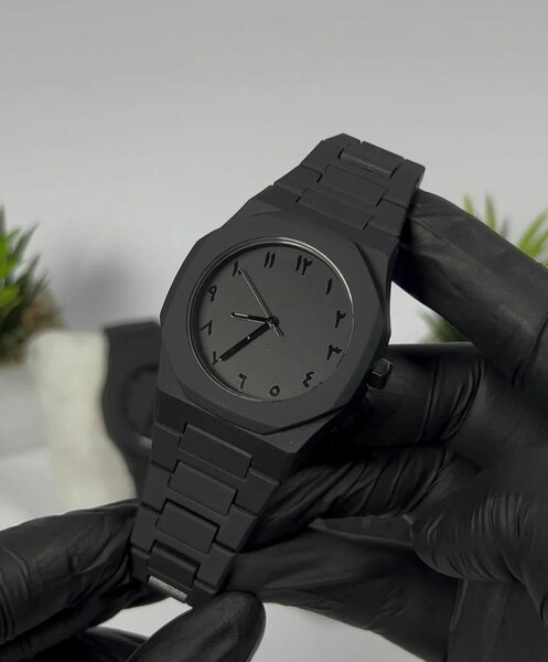 Montre noire minimaliste en acier inoxydable