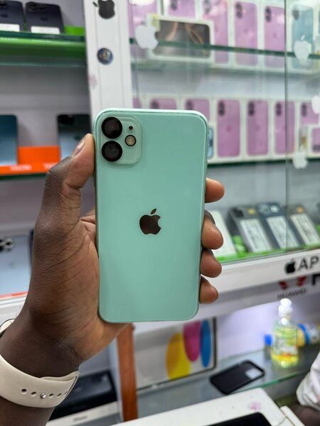 iPhone 11 64giga très propre sans Face ID