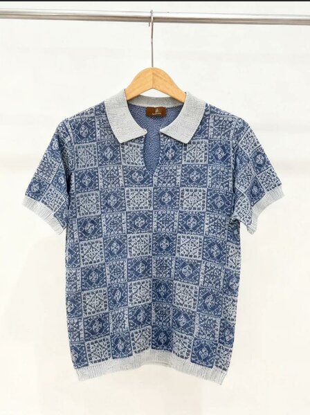 Polo à motif bleu chic