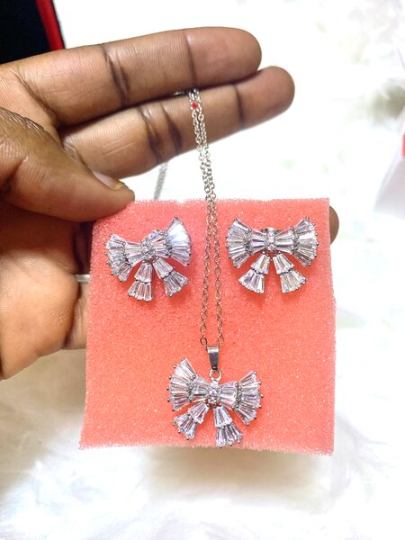 Ensemble de bijoux noeud papillon