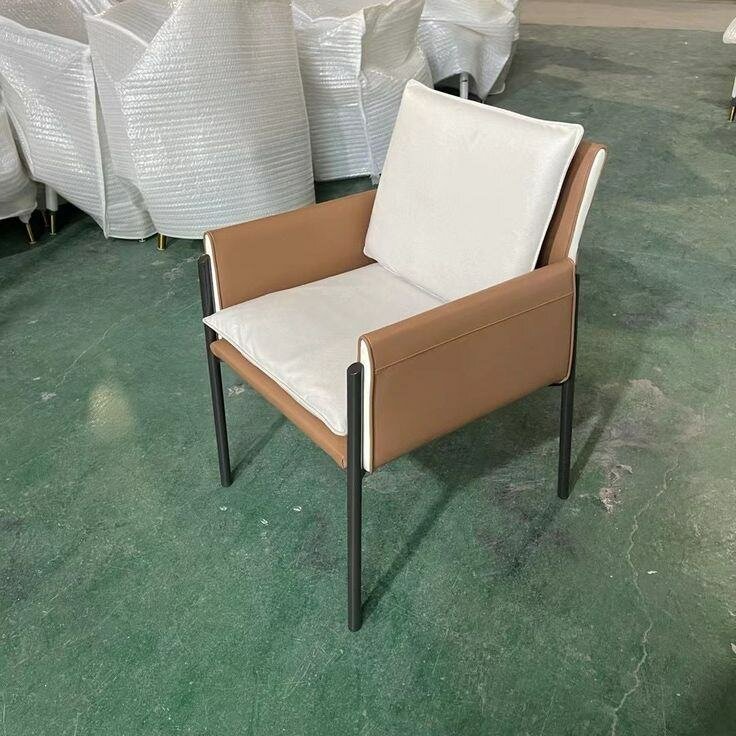 Chaises contemporaines élégantes