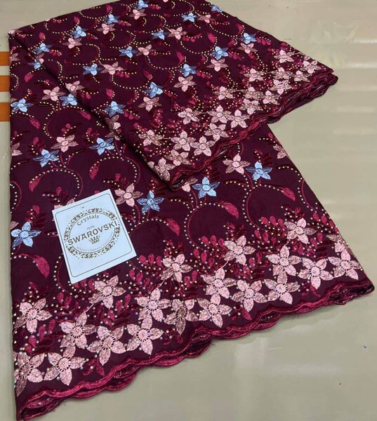 Tissu Brodé Swarovski Floral