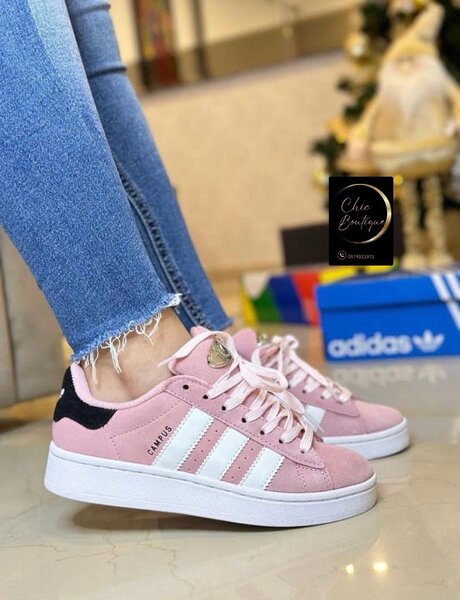 Baskets roses en daim blanc