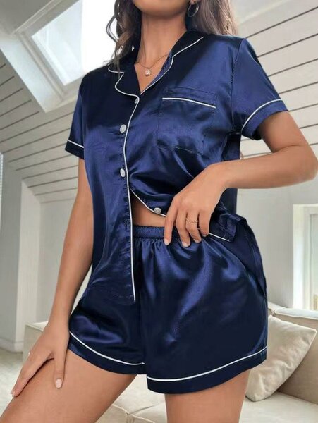 Pyjama en satin pour couple