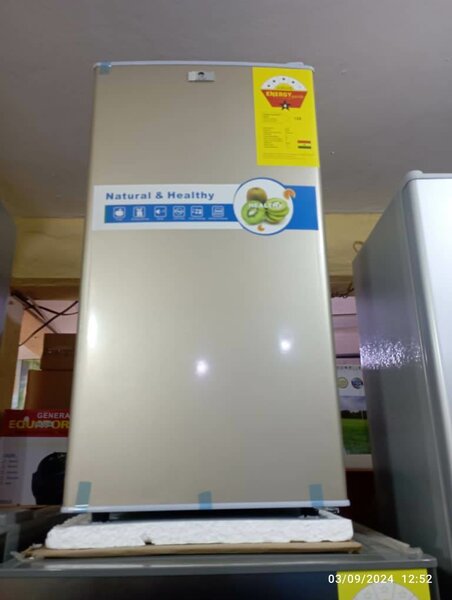 Bright cool 98l table top fridge