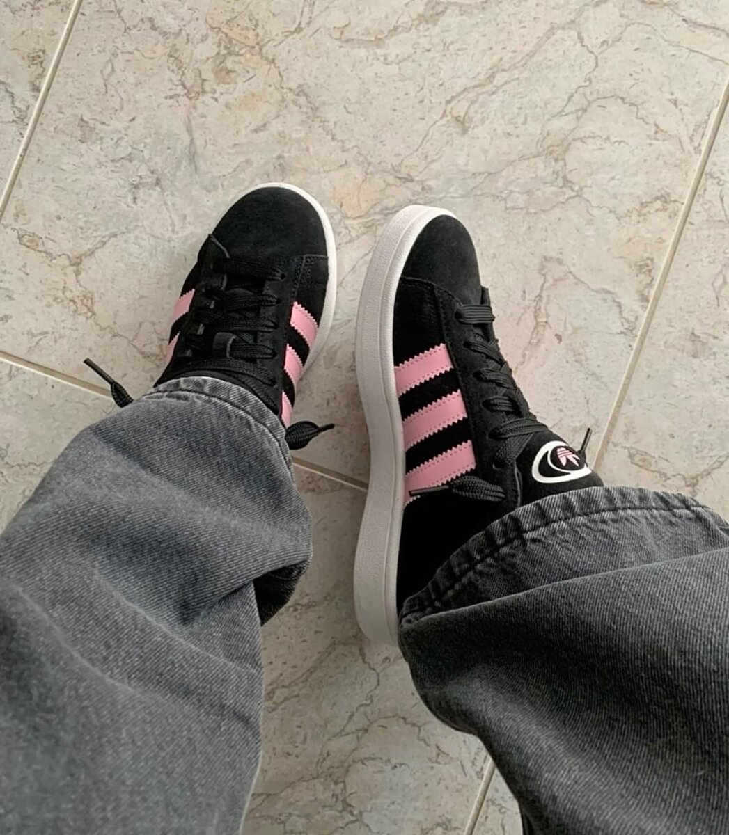 Sneakers noires et roses