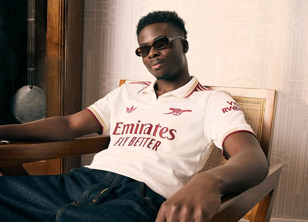 Maillot de football blanc élégant