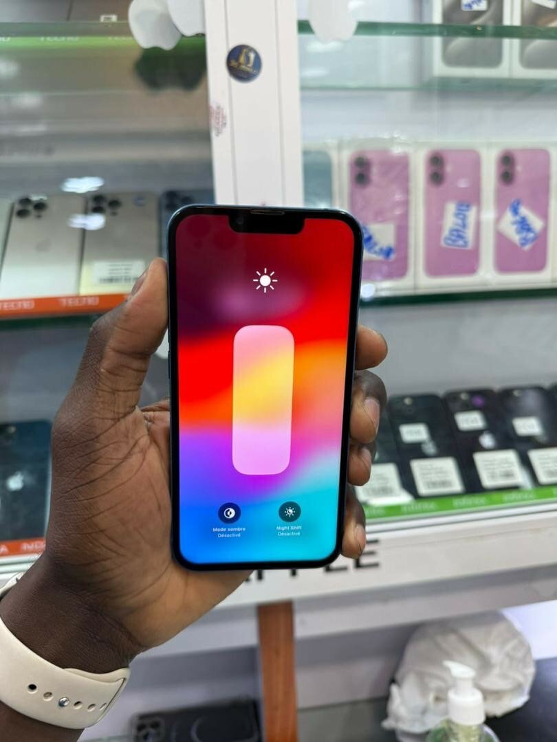 iPhone 13 128go quasi neuf